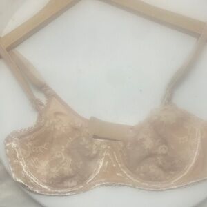 Victoria's Secret Lace Underwire Bra - Cream